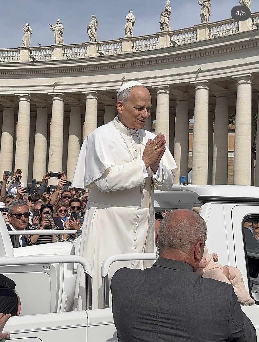 dr_el_25's tweet photo. Will be forever grateful for these 2 opportunities GOD gave me to see the supreme pontiff. I will keep this grace in my heart forever. 
Photos 1&amp;2: Vatican City 12 Oct 2025
Photos 3&amp;4: Paris 26 Sep 2026

#PapeÀParis #Pope #PopeInFrance #PapeEnFrance #Vatican https://t.co/HLtngYLiib