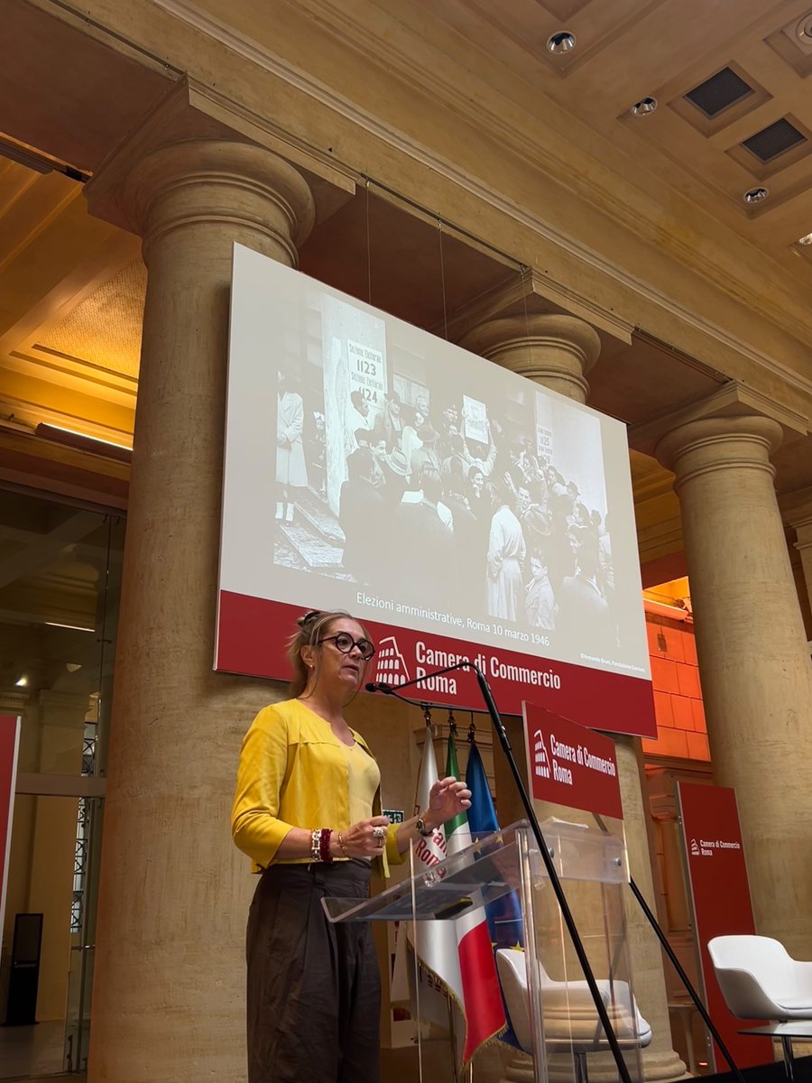 camcomroma's tweet photo. Proseguono le lezioni della quarta e ultima giornata del Roma Storia Festival. Nella Sala del Tempio di Vibia Sabina e Adriano la giornalista e storica Valeria Palumbo con il suo intervento dal titolo: "10 marzo 1946. Il voto alle donne". 

Streaming  ⤵️

https://t.co/pK5SdHwOHV https://t.co/tv2O2lGIjG