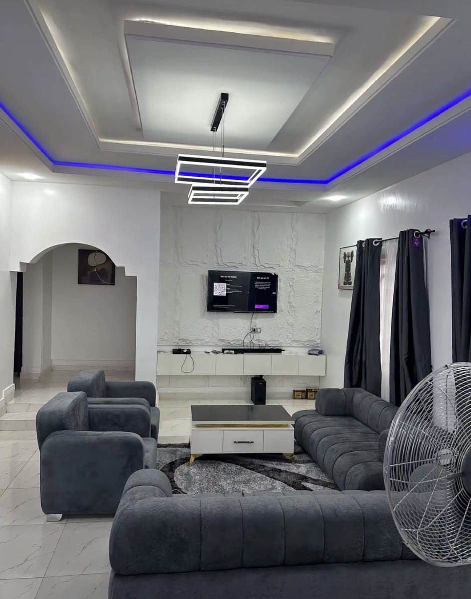 hillary_twts's tweet photo. My first home at 19🎉

I finished this project in 3months☺️
Thank you God❤️‍🩹🥳 https://t.co/Y6fRSoj1Co