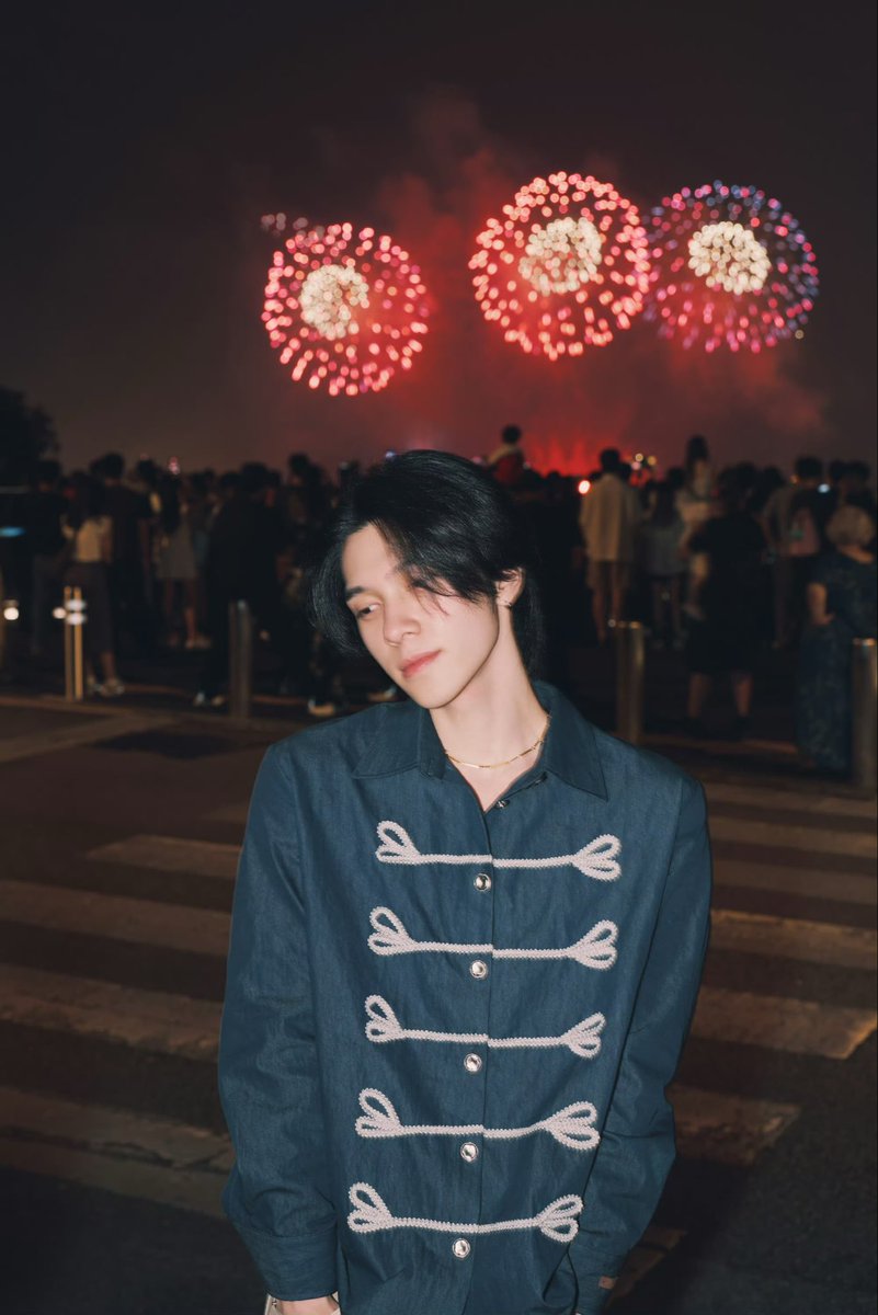 snowfl4keio's tweet photo. It’s Hendery’s special day, so I’m celebrating with love, joy, and Cantonese power at 928 percent.

#HAPPYHENDERYDAY
#헨드리생��이니까말할게_사랑헨
#칸토니즈파워928퍼센트 https://t.co/GMZXp79zOe