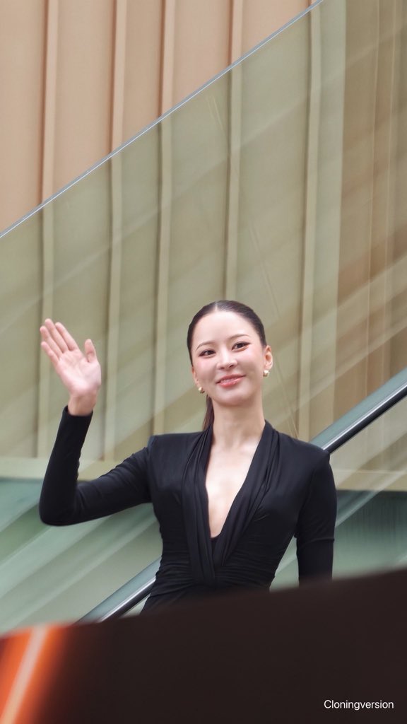 Puinoonwrsr's tweet photo. วันนี้ปุยนุ่นขอขอบคุณงาน FEEDxKHAOSOD Awards 2026 มากๆเลยนะคะ ถือเป็นเกียรติที่ให้โอกาสปุยนุ่นและพี่บิ๊นท์ได้เป็นส่วนหนึ่งของงาน

ขอบคุณสถานที่ ICONSIAM ที่ต้อนรับพวกเราและแฟนคลับอย่างอบอุ่น มาสองรอบแล้วก็รู้สึกประทับใจมากๆเลยค่ะ

ขอบคุณพี่ๆ สื่อมวลชนที่ยังเอ็นดู คอยเก็บรูป คลิปสวยๆ ของหนูและพี่บิ๊นท์ด้วยนะคะ

ขอบใจทองส์หลายๆคักเด้อ ที่มาหากันใน เดินทางกลับบ้านอย่างปลอดภัย ทองส์คนไหนที่มาไม่ได้เพราะติดปัญหาน้ำท่วม เอ็งไว้มาเจอกันงานหน้าเด้อ ขอบใจทีมหน้าจออีหลีคักระวังแอคเหลืองแอคแดงเด้อ รักทุกคนเด้อ ปอนอดีใจจริงๆวันนี้เห็นทุกคนหายป่วยเลย ขอบคุณที่มาเล่นกับปอนอนะดีใจง้าาา รักจริงๆนะพวกเธอ 💜

PUINOONBINT X FEED KHAOSOD
#FeedxKhaosod2026xPNB
#FEEDxKHAOSODAwards2026