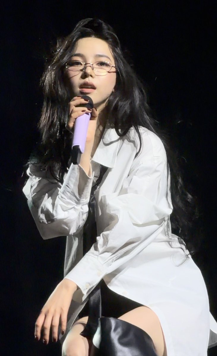 ujiminphoria's tweet photo. THE STARE, THE MESSY HAIR, THE GLASSES, THE WHITE SHIRT… KARINA PLS CALM DOWN https://t.co/FAeOnhjQLQ