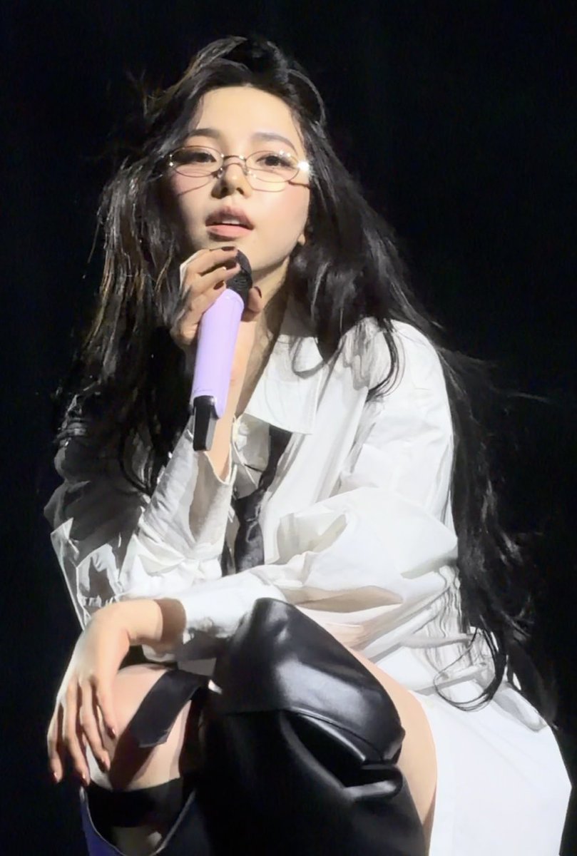 ujiminphoria's tweet photo. THE STARE, THE MESSY HAIR, THE GLASSES, THE WHITE SHIRT… KARINA PLS CALM DOWN https://t.co/FAeOnhjQLQ