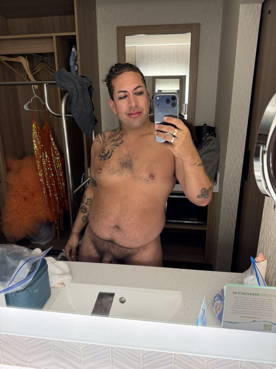 Sasha_Devaroe's tweet photo. I love hotel lighting!!! https://t.co/cZ3toRYwKo