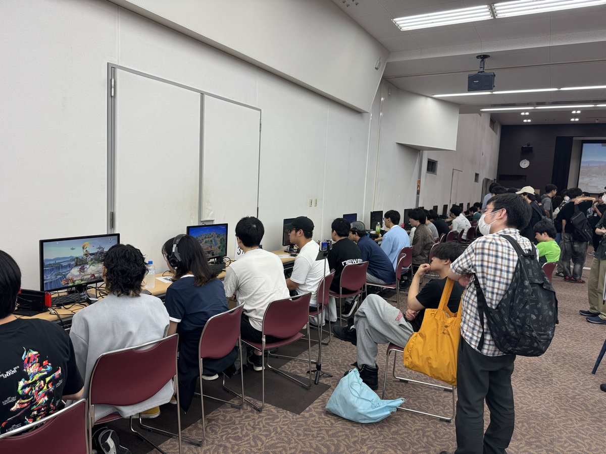 hv3hUF5L4VdL9bC's tweet photo. 大東市立市民会館キラリエホールで開催された『第73回スマバトSP』へ行ってまいりました。関西最大規模の対戦会で、プロも参加されます。運営はほぼボランティアとのことです。

私・おおつかもeスポーツを推進してまいりました。会場では交流や情報交換も活発に行われていました。 https://t.co/rs2ltDvJQc
