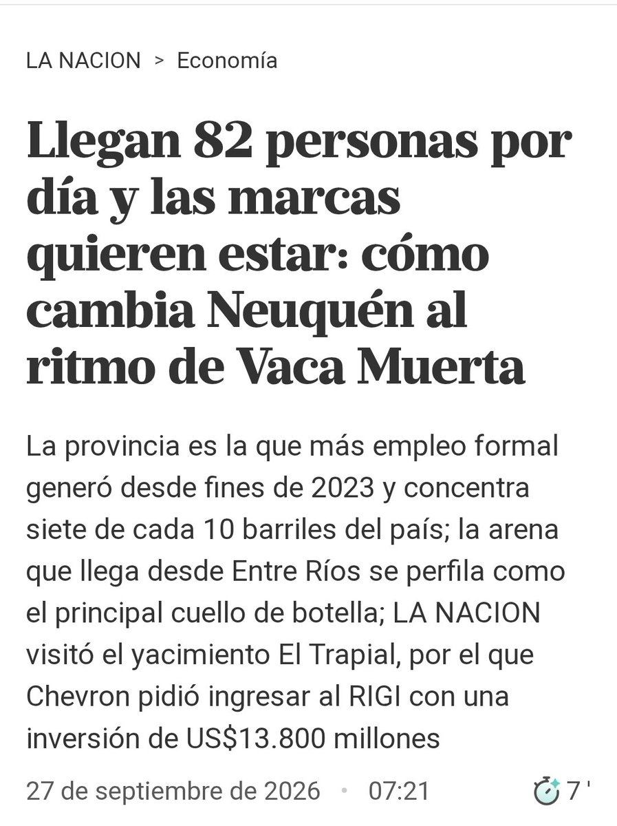Rolo_Figueroa's tweet photo. VACA MUERTA CRECE. EL ESFUERZO LO HACE NEUQUÉN

Llegan 82 personas por día y la actividad no para de crecer. Pero hay una realidad que debemos contar: de cada barril de petróleo, Neuquén recibe solo el 13% y con esos recursos sostiene el crecimiento que genera Vaca Muerta.

Estamos haciendo un gran esfuerzo para invertir los recursos de los neuquinos en mejorar la salud, la seguridad y la educación. Cada año se suman unos 26.000 nuevos neuquinos, lo cual equivale a una nueva ciudad que necesita rutas, escuelas, hospitales, servicios y vivienda. Estamos realizando la mayor inversión per capita de la historia, enfocados en orientar el crecimiento para mejorarle la vida a cada uno de los neuquinos.