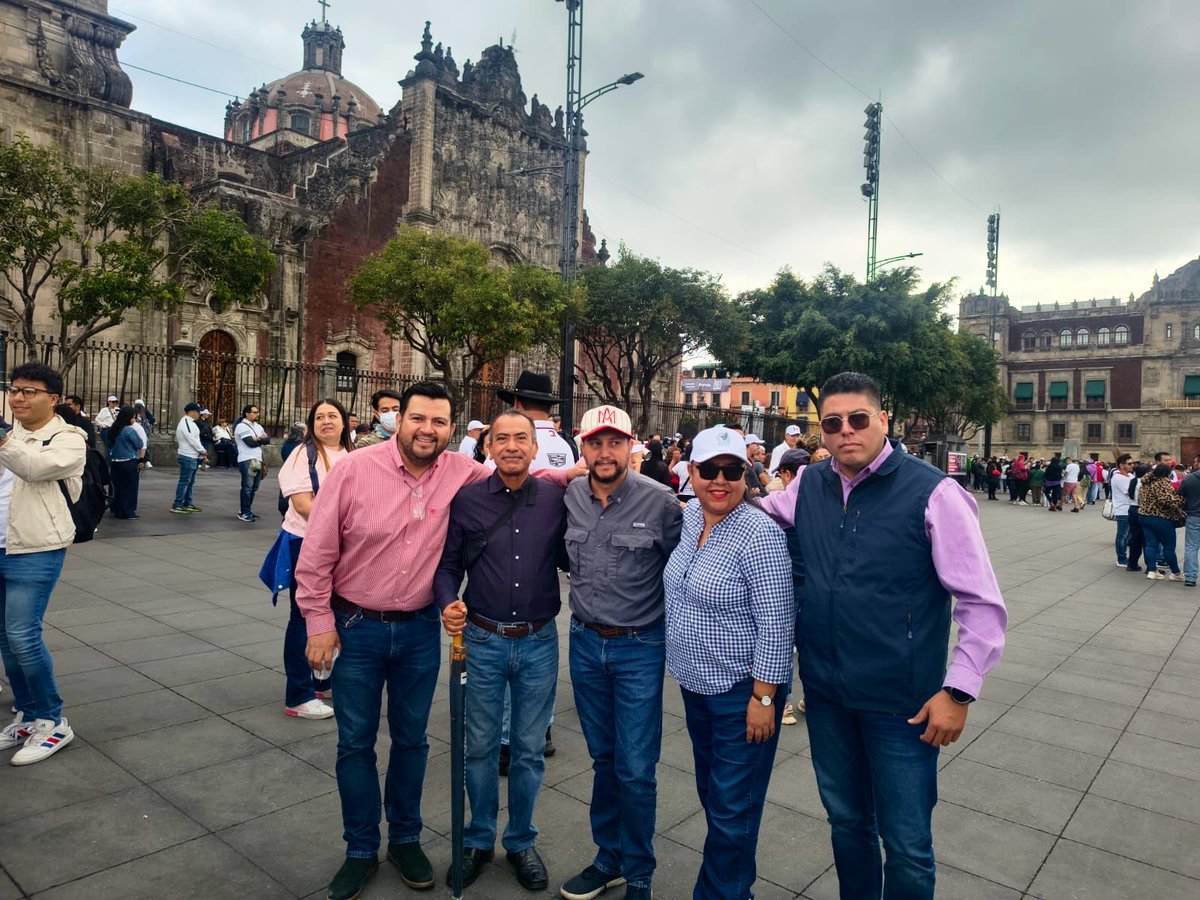 amortegui_segui's tweet photo. Presentes en el Zócalo acompañando a la Presidenta @Claudiashein en su Informe. Desde Mesas de Paz seguimos respaldando los resultados de este proyecto de nación 🇲🇽🕊️ #Hidalgo #Puebla #EdoMex https://t.co/iL8Sw2dcvI