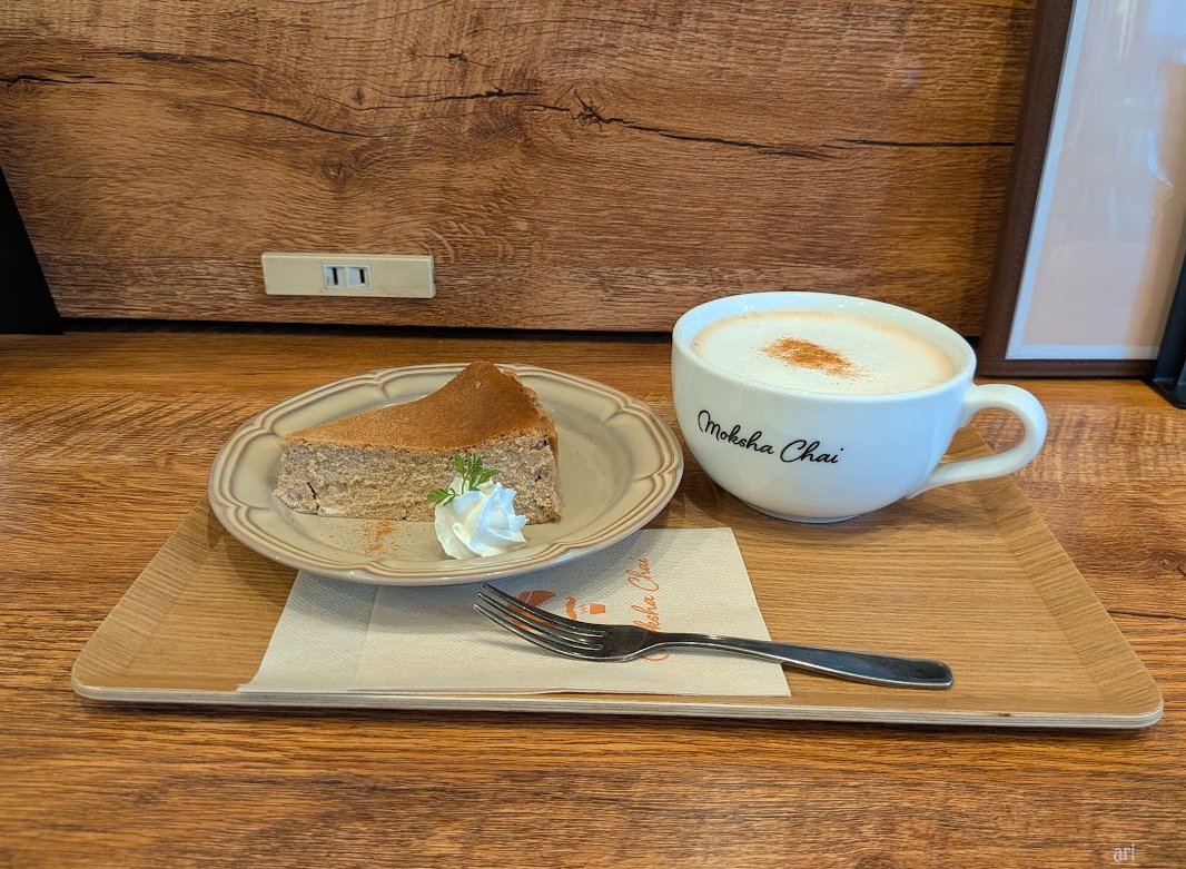 aritakei's tweet photo. モクシャチャイ　マンゴーチャイのかき氷＋濃厚チャイチーズケーキ＆マサラチャイ
至福のチャイまみれ！！　氷食べてチーズケーキ食べてチャイ飲んで・・・の贅沢三角食べ　最高においｐ☆　永遠にループしていたい
（かき氷・時差投稿） https://t.co/oQ3WxPkd04