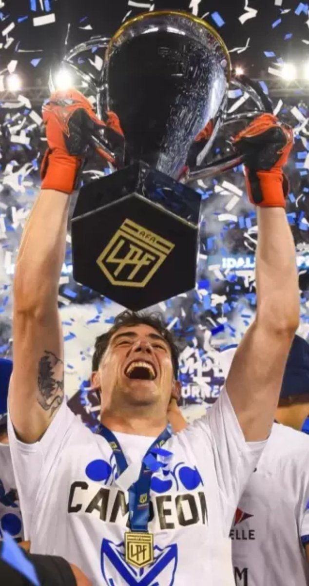 EzeLopasso's tweet photo. Tricampeones son estos que ganaron una liga de punta a punta en la cancha y 2 títulos más sin absolutamente nada de ayudas cómo las que recibe tu equipo https://t.co/Yfzf3fSrco