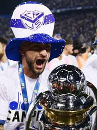 EzeLopasso's tweet photo. Tricampeones son estos que ganaron una liga de punta a punta en la cancha y 2 títulos más sin absolutamente nada de ayudas cómo las que recibe tu equipo https://t.co/Yfzf3fSrco