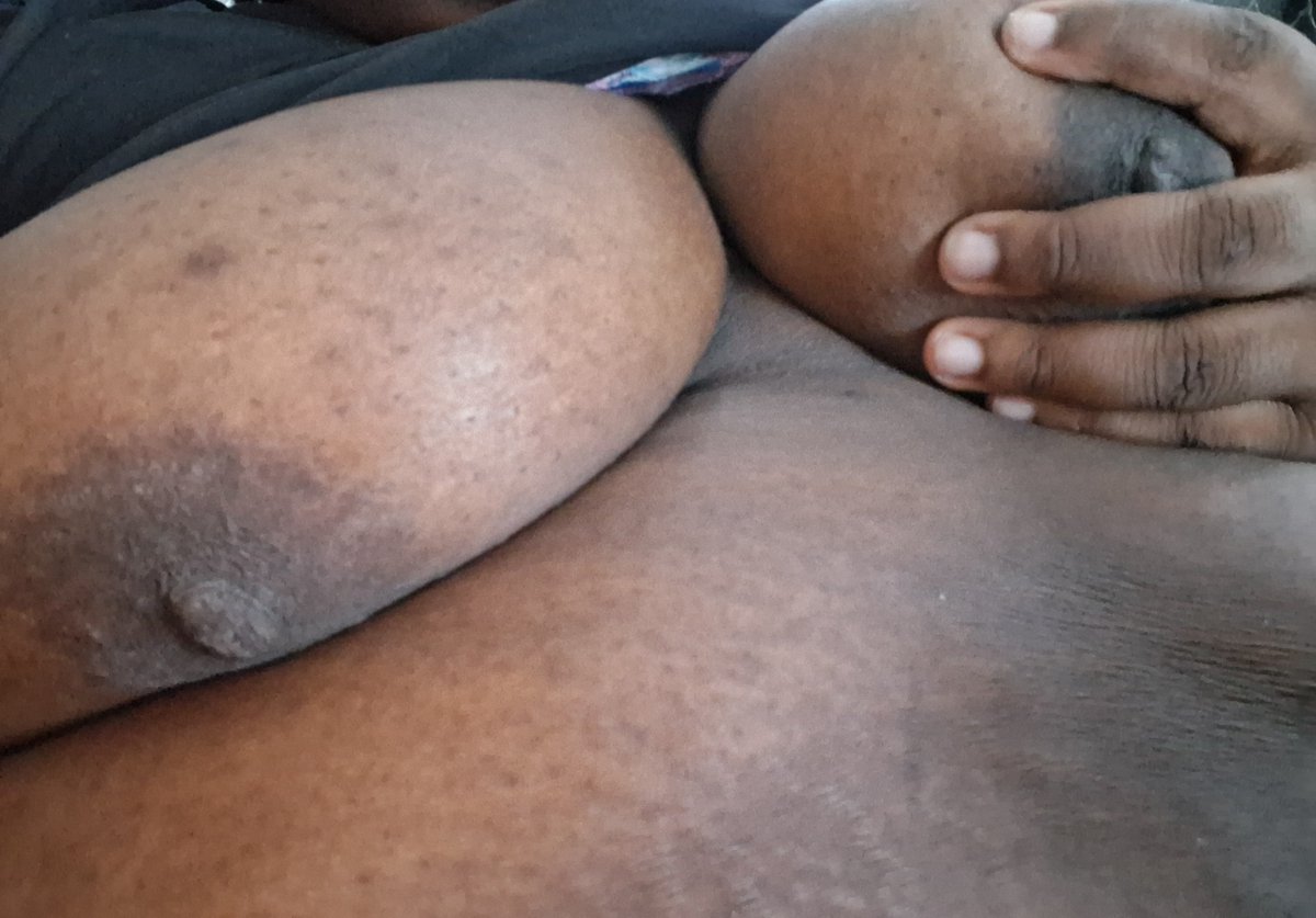 OneAndOnlyNaom's tweet photo. Mmmm look at dat ass and dem big at titties😫😫ik you like ts daddy👅🍑#thickshi #tits #juicy #fatass https://t.co/p42rcTh6p3