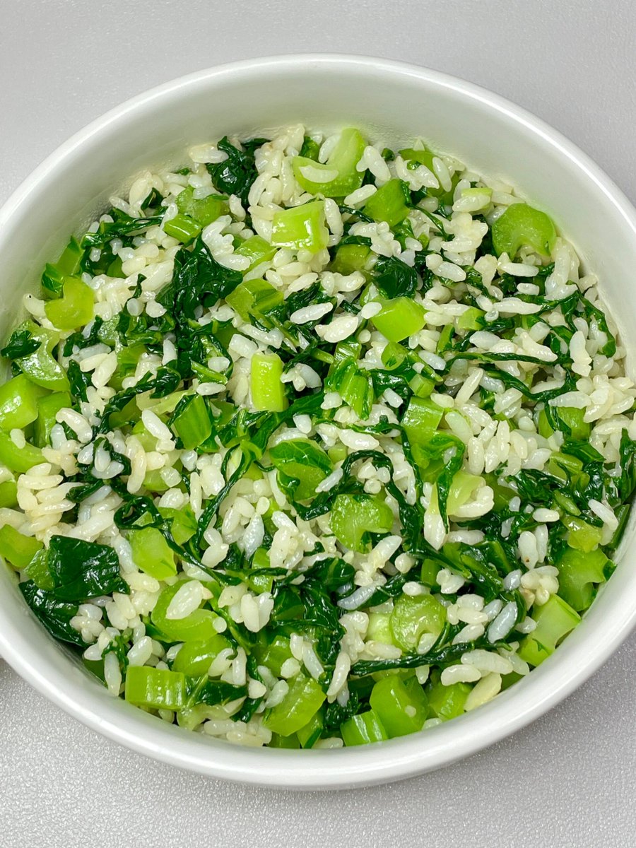 DelphineEx6l's tweet photo. Arroz frito con verduras y huevo, hecho en casa! Rápido, sabroso y lleno de energía para el mediodía https://t.co/AplUMs7Y12