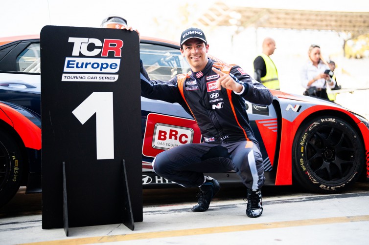 sportetauto's tweet photo. https://t.co/i3eH2CgC69
TCR:Junui Park et Alex Ley remporte la Course de Monza
@lequipe @stade2 #stade2 @Sport6_M6 @beinsports_FR @RMCsport @Eurosport_FR #Eurosport @CanalplusSport @infosportplus @fia #FIA #tcr @TCR_Series https://t.co/jGYDJyUpi5