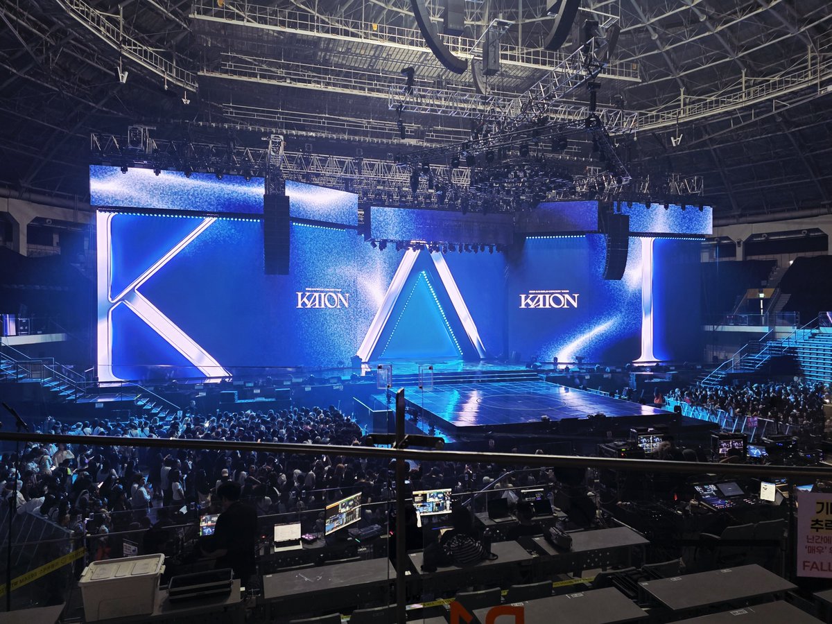 KKJI88's tweet photo. 2025 felt like a DREAM
The fun of dressing up
Excitement for the concert
Joy of meeting Jongin

Missing #KAION #KAI 🥺 https://t.co/ik3Vw8HYjC