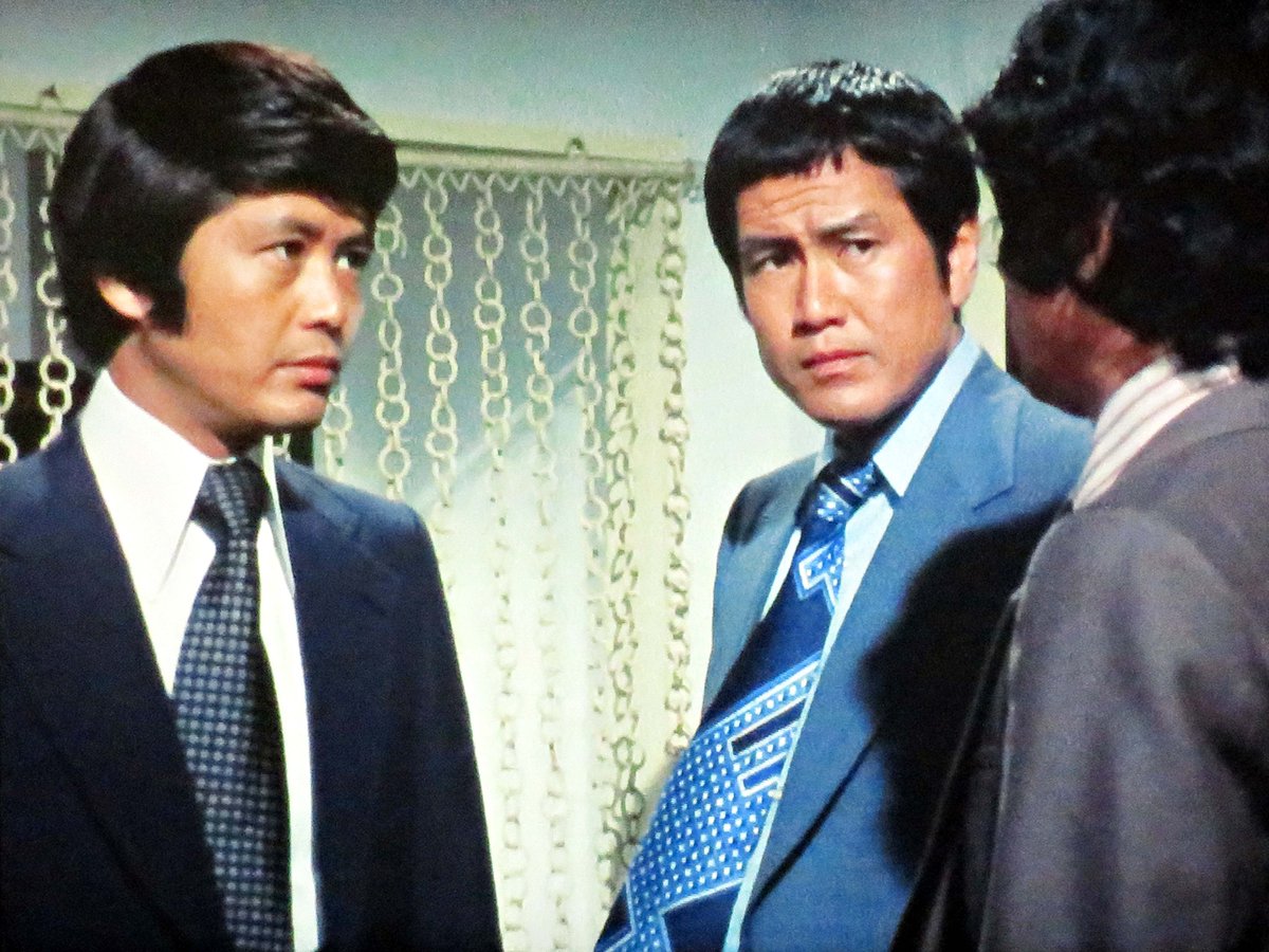 busuharu's tweet photo. 太陽にほえろ！「反転」（第307回）
なげわ暖簾

③④太陽にほえろ！「ある決意」（第306回） https://t.co/h70zZiILyV