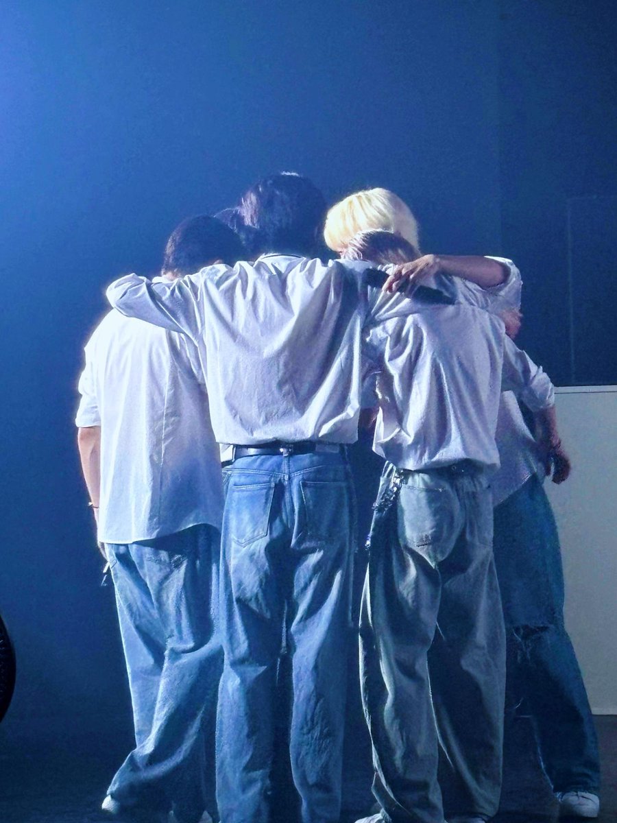 EMOTIM_OFFICIAL's tweet photo. 오사카공연 첫 시즌
MO:TI 덕분에 무사히 마쳤습니다~
진심으로 감사드립니다!🩷🩵

#emotim #moti #spark #osaka #japan https://t.co/H6YJtDiSKc