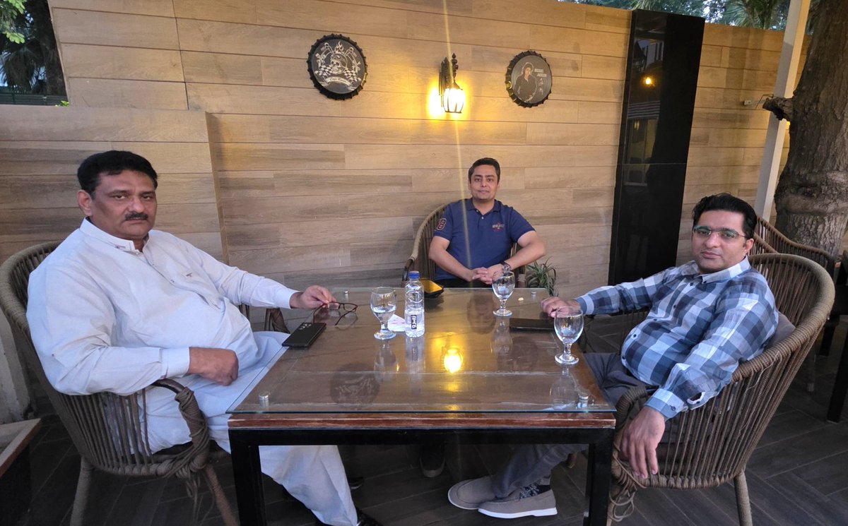 UsmanAwanPPP's tweet photo. جیالہ سنگت آباد دائم ❤️🖤💚
Thank You for the Great Hospitality!
آپ کی محبت، خلوص اور شاندار میزبانی ہمیشہ یاد رہے گی۔ موجودہ سیاسی صورتحال، ملکی حالات اور پارٹی امور پر تفصیلی گفتگو بھی ہوئی۔
@osamayawark
#PPPFamily #KPK https://t.co/bmpBtmG3dG