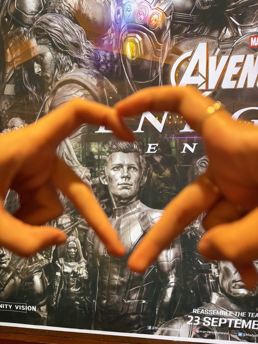 spdrsgwen's tweet photo. saw avengers endgame encore for the plot https://t.co/QeKYDfWrA0