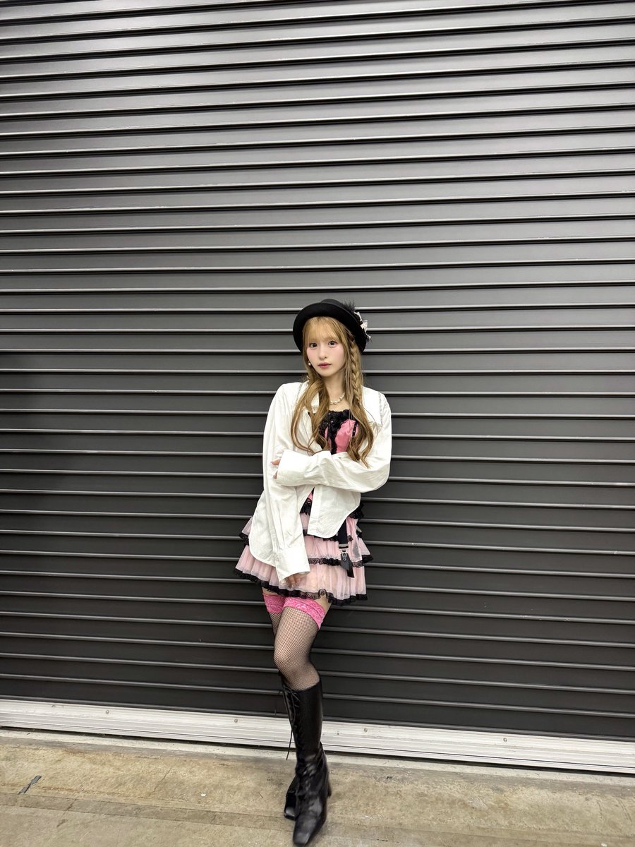 yuki_hirata0903's tweet photo. #AKBサンコンコン 
「 推しが好きishコンサート 」
推し席 第11位！！！
本当に本当に嬉しいです😭✨️✨️

私を1推しに選んでくれて、
ありがとう。
感謝の気持ちでいっぱいです。
発表の時の歓声も
しっかり聞いていました🥹

遠くから見ても
一面🤍💜の景色が綺麗で、
練り歩きで近くに行って
ひとりひとりの顔をみたら
嬉しい感情が込み上げてきて
涙が止まらなくなりました🥲
これからもこのみんなと
色んな景色が見たいし、見せたいし、
みんなの事幸せにしたい！
って思ったよ💭

そしてユニットセンターは、
念願の「 抱きしめられたら 」を
披露させていただきました🎀
ずーっとやりたい！と言っていた
抱きしめられたらを
こんな素敵なステージで
センターで披露できて
一生の思い出になりました🖤

沢山感想も教えてね🤲🏻