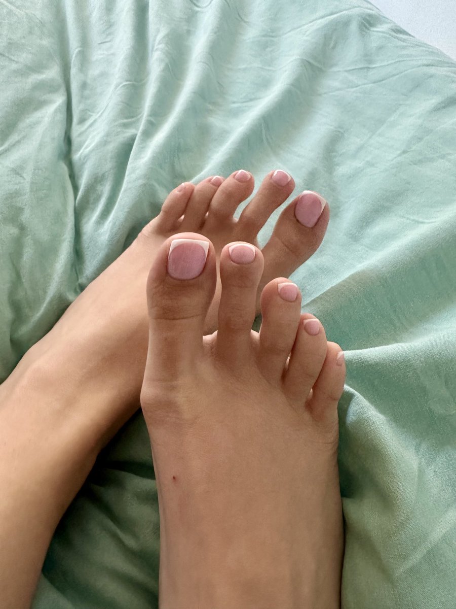 FeetLadyoff's tweet photo. I want to take some photos or videos of my feet and I need money so come in my Dm...👣
#feetfetısh #feetfetıshly #feetlove #feetdom https://t.co/LYkWhZRciW