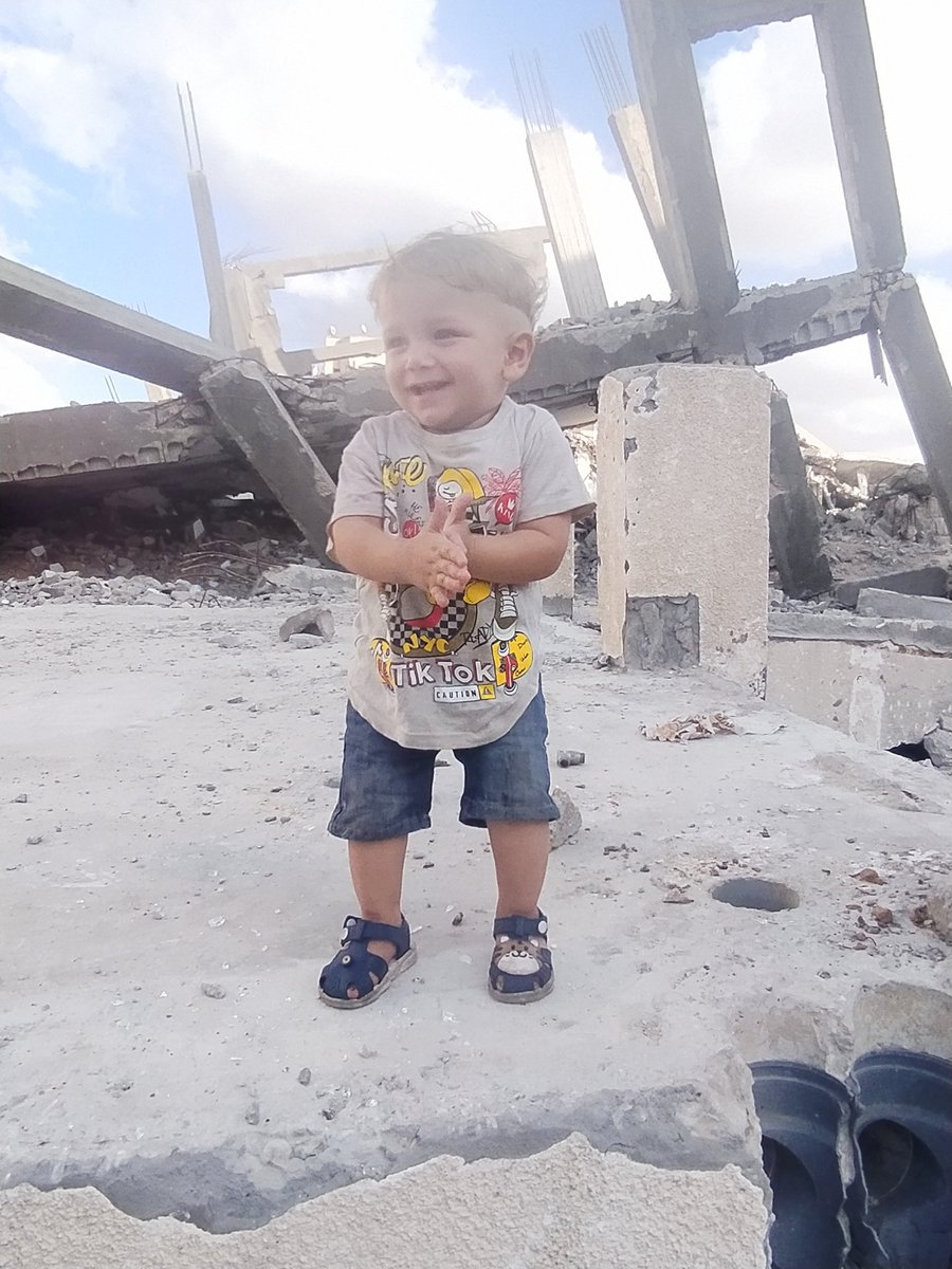 AbrahymA283's tweet photo. This is not just a photo of a child it is a childhood surrounded by destruction Behind his innocent smile are the ruins of our home and a reality no child should ever have to live through We are struggling to afford food medicine and basic
https://t.co/9SdHhjsRhF https://t.co/9sOvmKw0P4
