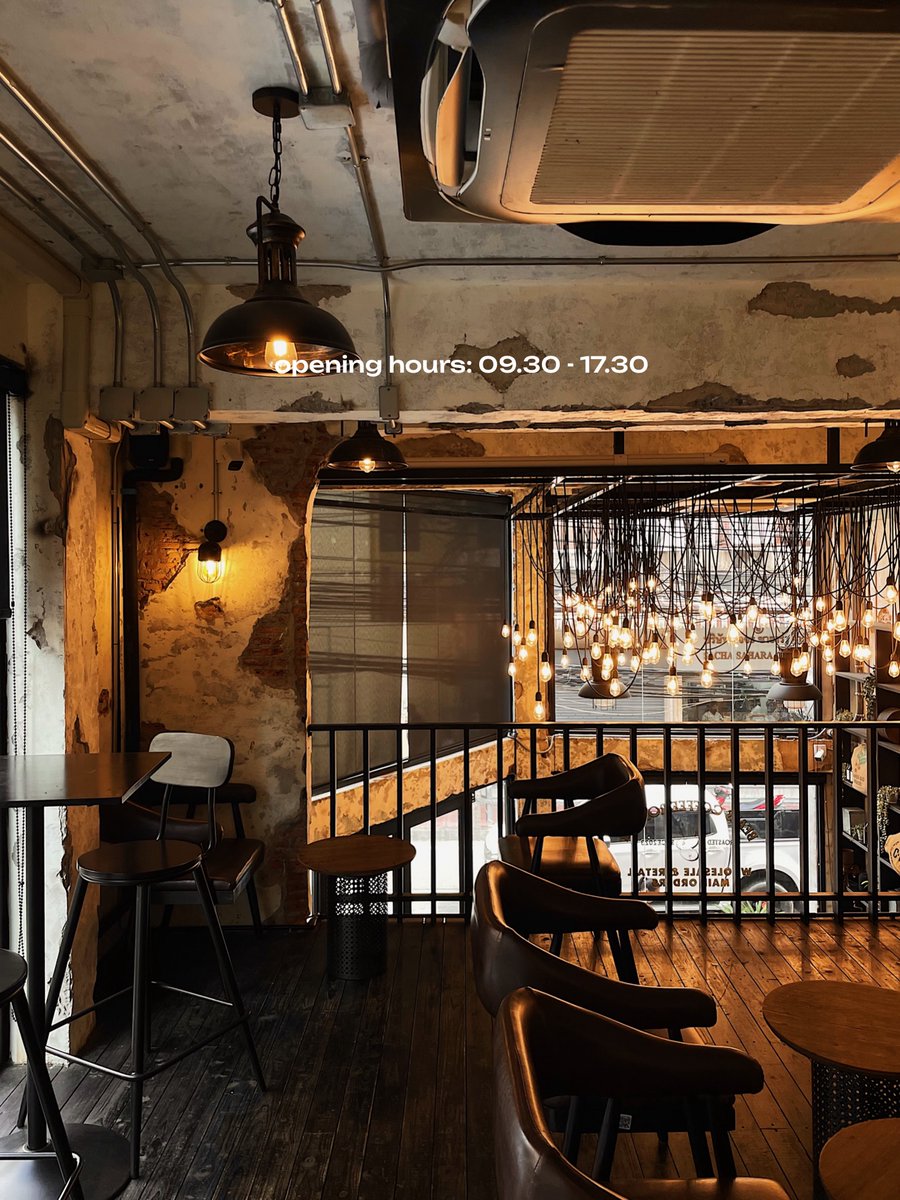XiaoRodrig5q's tweet photo. A great coffee spot for a break after exploring the hot Song Wat area. I instantly fell in love with its rustic, cozy space and warm lighting. The quieter upstairs area was perfect. The coconut latte was refreshing and surprisingly delicious, while https://t.co/n2CtUL0hXO