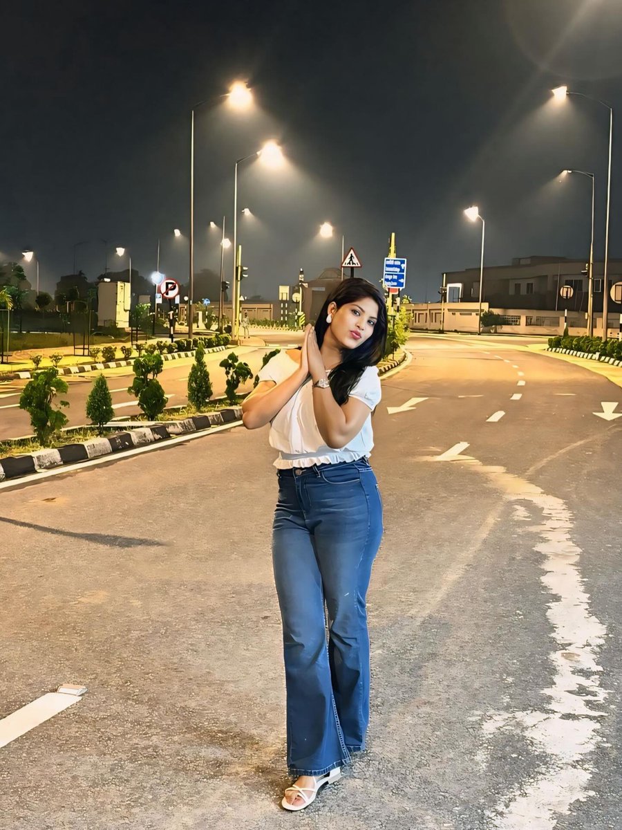 JanettMoreol's tweet photo. Some nights don’t just look beautiful—they heal the parts of you no one understands. Beneath these lights, I found a little peace in my heart. https://t.co/Dw6Tj91zIh