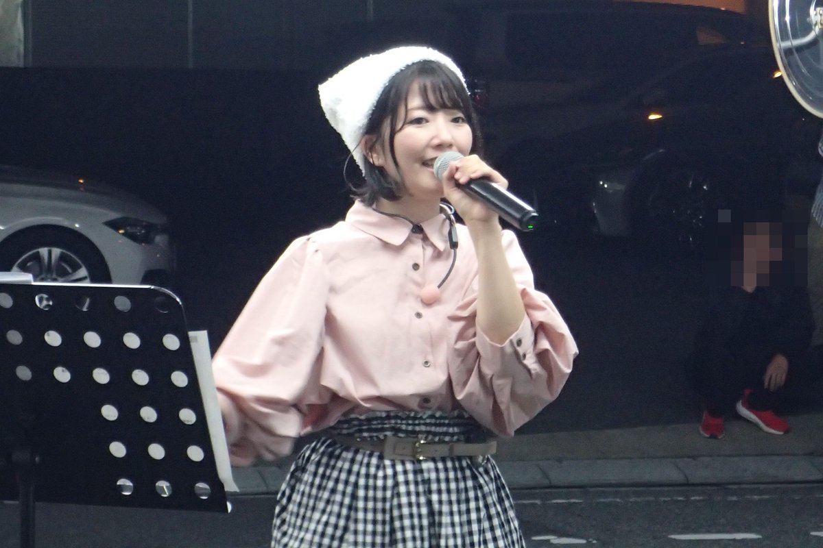 skymisaki's tweet photo. レッツゴーマルシェ！！
ナイトマルシェは今年は見納めかな。
新曲の掛け声もみんな楽しんでたね。
今日もほたコーヒー &amp; キッチンカー料理、おなか一杯戴きました。
#美女木ベース
#キッチンカー
#ナイトマルシェ
#汐川ほたて https://t.co/13BGX16rOt