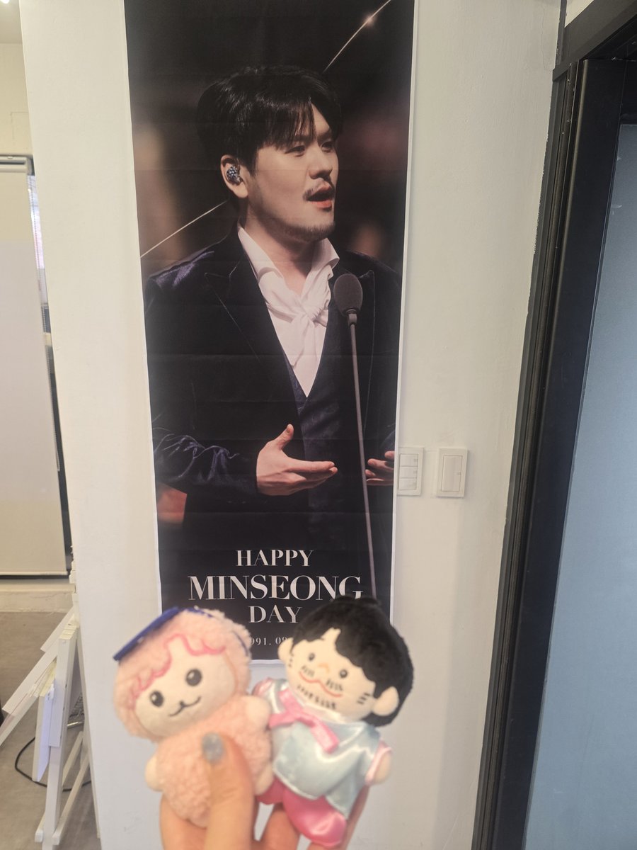 ariel_ych's tweet photo. '26_09_26 라포엠 정민성 생일 카페
음료수도 사주고 배달까지 해주는, 생일날 역조공해주는 스타 정민성!🫶

생카도! 특전도! 너무 이뻤어요! 
@2026hbdminseong 감사합니다 🙇‍♀️ 

#라포엠 #정민성 #정민성생카
#happyminseongday https://t.co/1mTvEblvmK