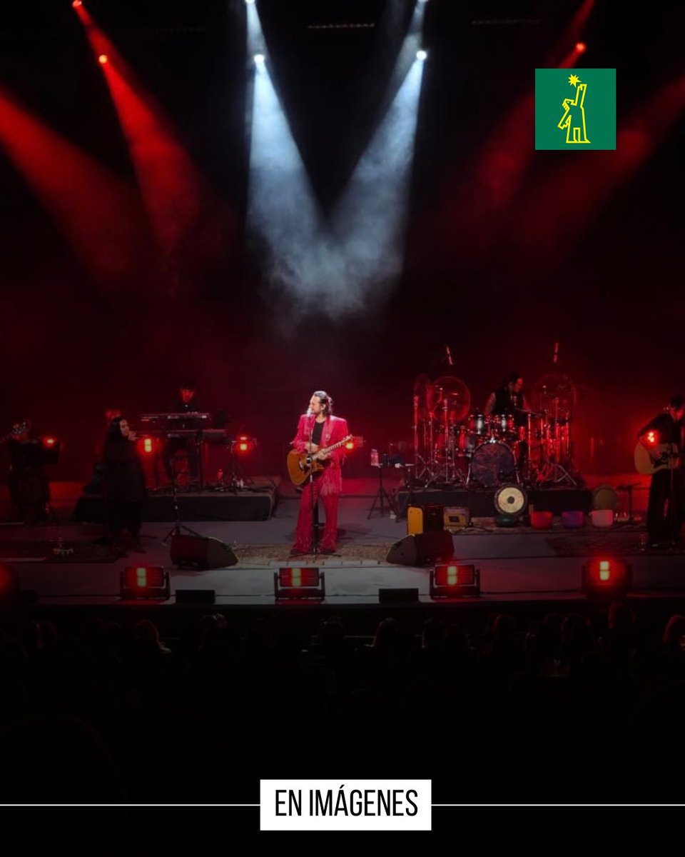 DiarioLibre's tweet photo. 🎶 | #MúsicaDL | Una noche de clásicos y cercanía con Beto Cuevas en Santiago. 

Explora los momentos: 🔗https://t.co/YJm3Hx4jEh 

📷 Foto: Diario Libre / César Jiménez

#DiarioLibre #Noticias #BetoCuevas #LaLey #GranTeatroDelCibao #Concierto https://t.co/rZ3fEoEQYA