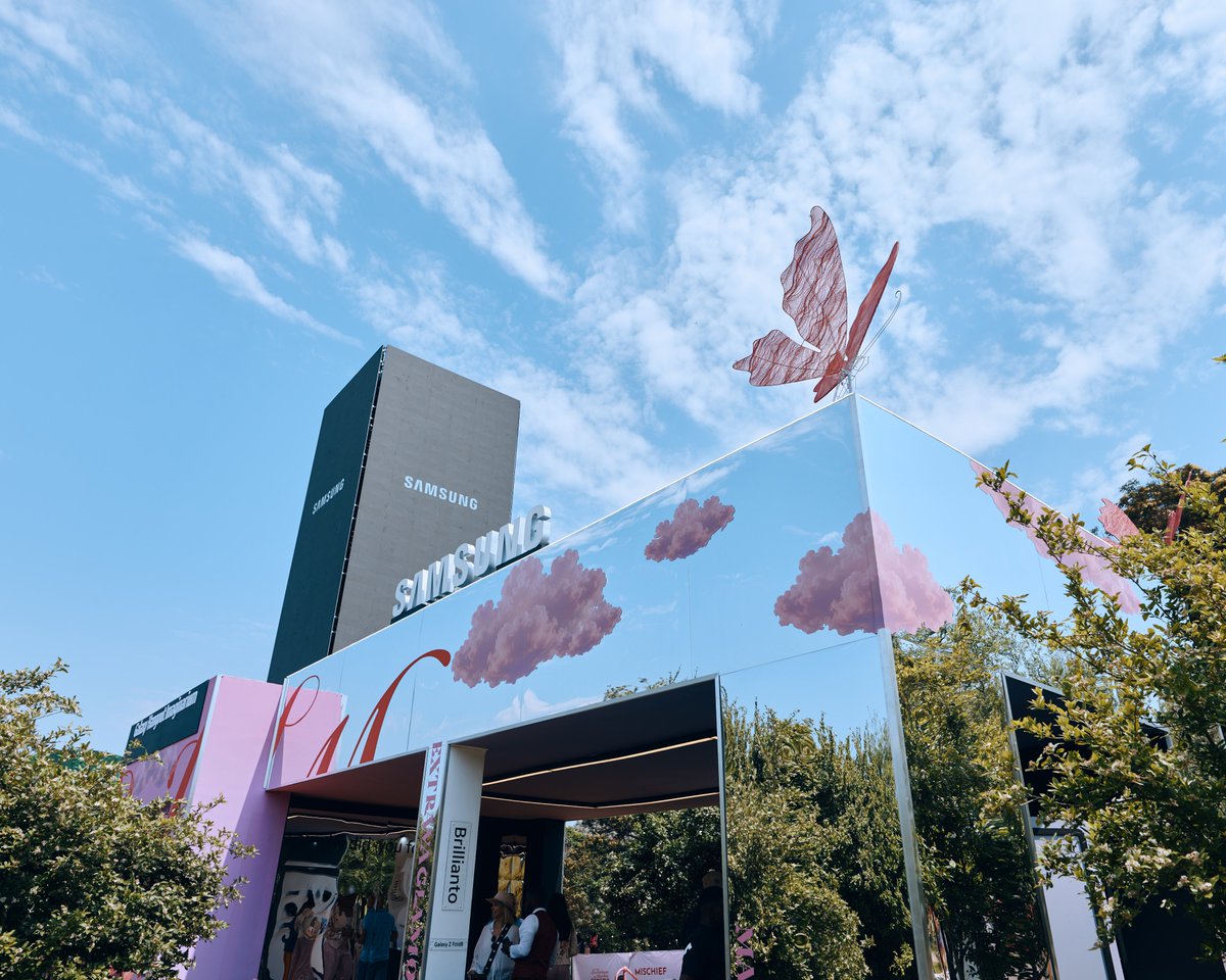 Queen_Enny19's tweet photo. LMC Day 2 energy is unreal! 🎪 If you’re at Ground The Venue, the Galaxy Hangout Imaginarium is a MUST. See the slimmest Z Fold8 up close, more affordable than other foldables.

#GalaxyZFold8 #LMC #SamsungMobileSA #AD
@SamsungMobileSA https://t.co/YV1XFN29rk