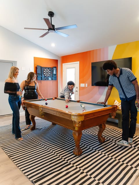 funkitco's tweet photo. Trust the Funkit vision: every space maximized, design where it matters, calendars that stay booked.

Interior design gets the credit. Exterior design is what got the guest to the door.

#airbnbdesign #vacationhome https://t.co/dHsyVeGVPj