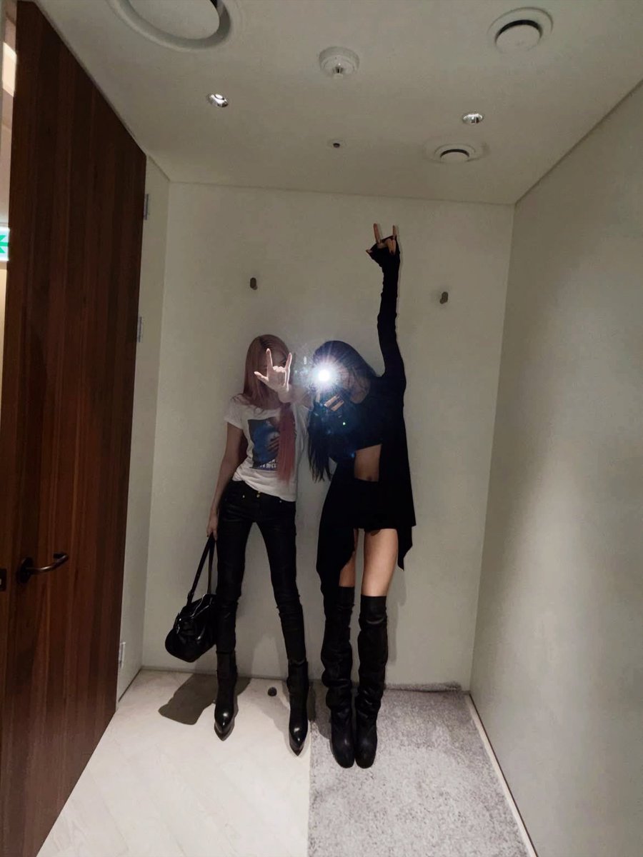 nariien's tweet photo. You and me are special. https://t.co/iJWUo2aUes