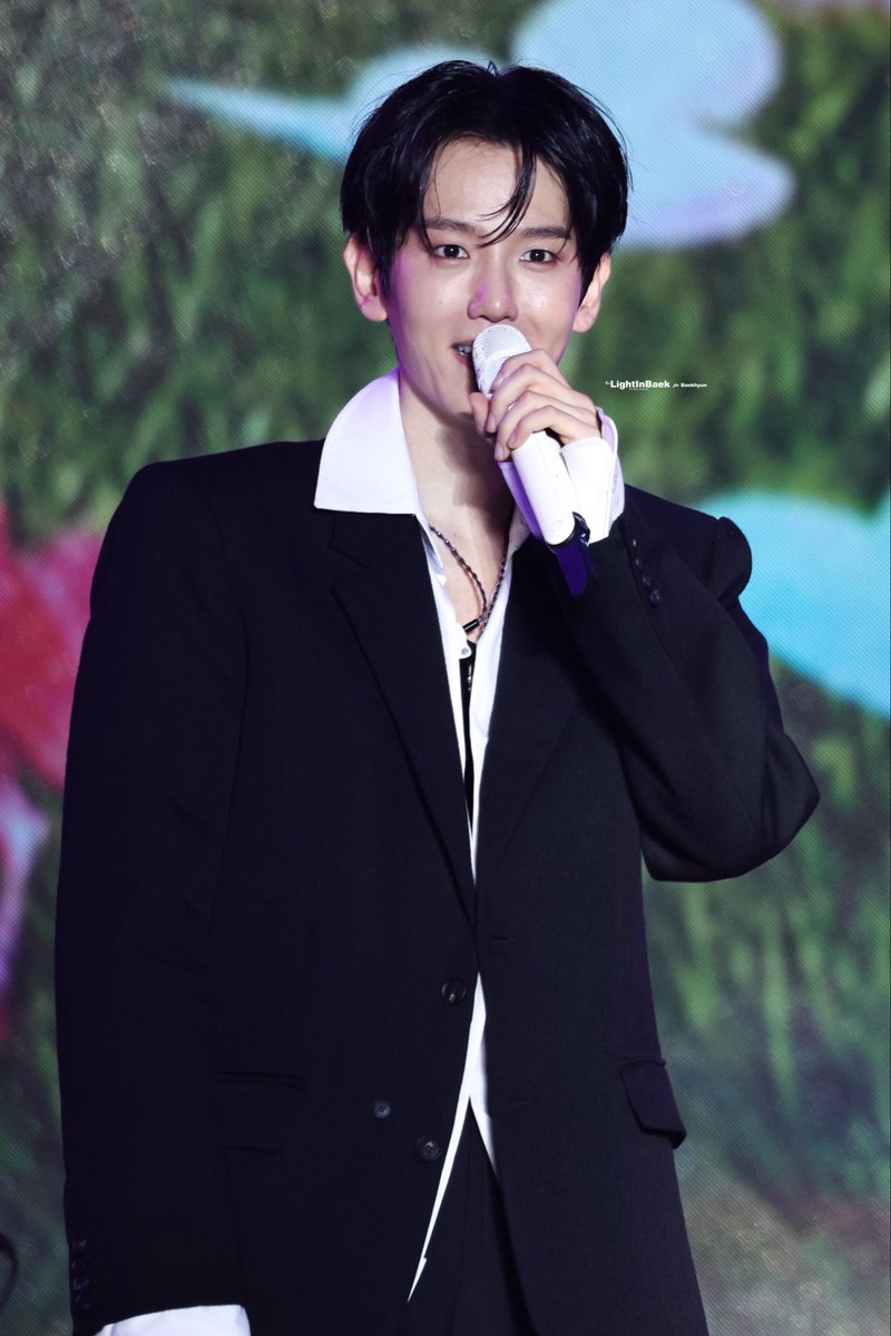 LightInBaek0506's tweet photo. 260927 KARZY Taipei

@B_hundred_Hyun @INB100_official 
#BAEKHYUN #백현 #변백현 #ベッキョン https://t.co/ZhyCcbXs6Q