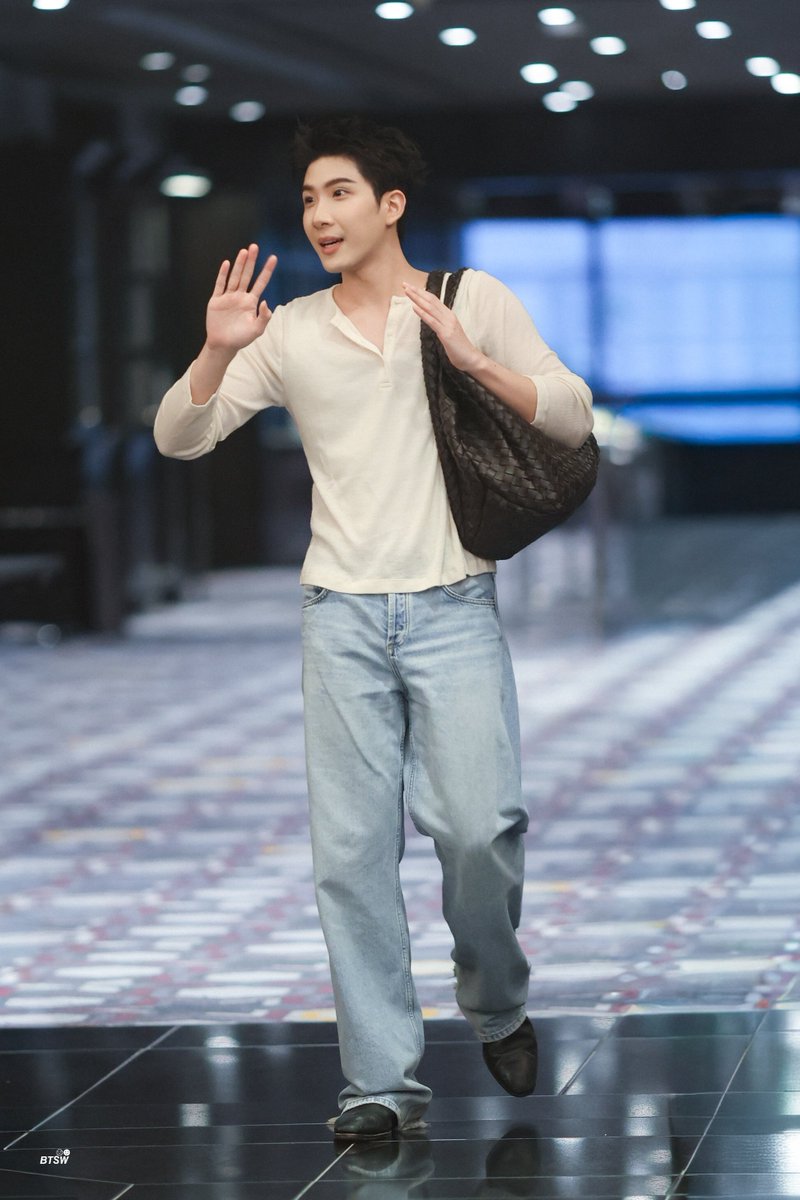 bbbittersweettt's tweet photo. 🥰🥹

Pretty Little Things With Khaotung
#DrAllyXKhaotung
#khaotungg 
 ݁ ˖ ١٥٧٤♡@myktnw https://t.co/Y4pI552lAi