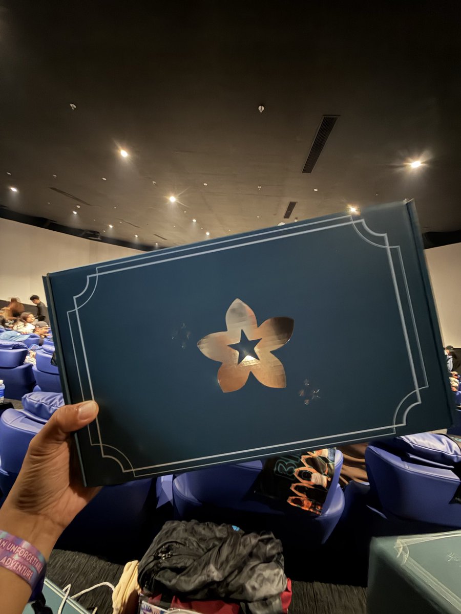exploRUEL's tweet photo. 2.3 Maraming Salamat Po @JHOLET_USA , indeed an unforgettable adventure with blooms. #ForgottenIsland #Jholet #Bini #AParallelWorld #Dreamwork https://t.co/hcJ4rcyTrM