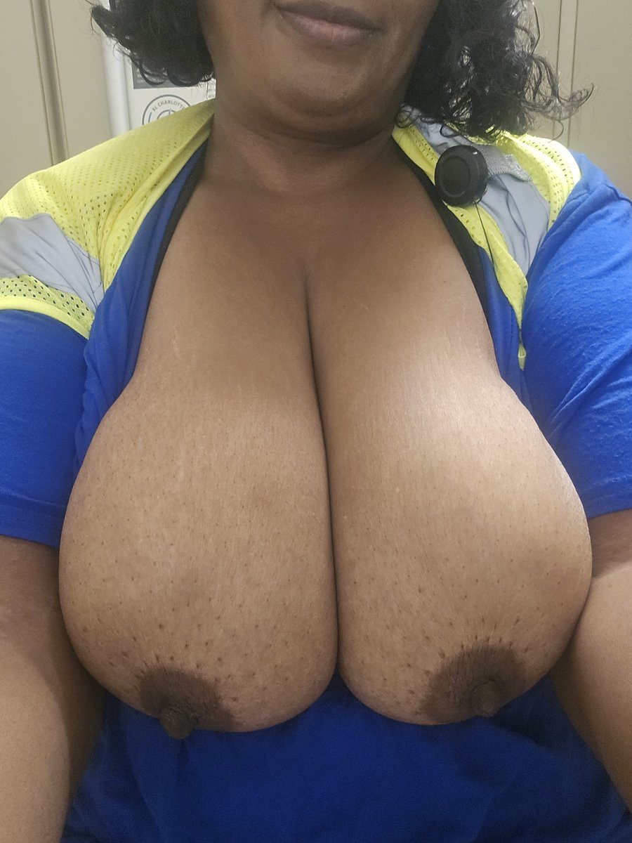YourBBWCougar's tweet photo. I wish I could be somewhere else (not Texas) cause it's cold at night and when did NC gas prices get out of control like this? 🥶😭 I'm ready for 2027 already, so I can transfer again. I need a cuddle buddy that I can sleep with almost every night.😭 https://t.co/GKP5IJjW5W