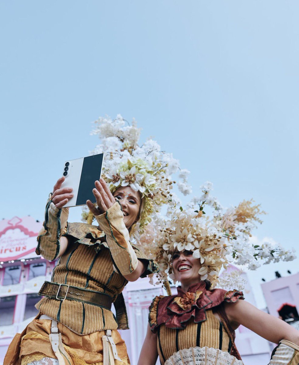 Dedication_N's tweet photo. The energy and whimsical performances at Luxurious Marble Circus are unreal tonight! 🎭✨ 

Such a cool mix of creativity, live entertainment, and tech at the Galaxy Hangout Imaginarium. 

You truly had to be here! 🎪🙌
@SamsungMobileSA #GalaxyZFold8 #LMC #SamsungMobileSA https://t.co/0QkcDaRAoe
