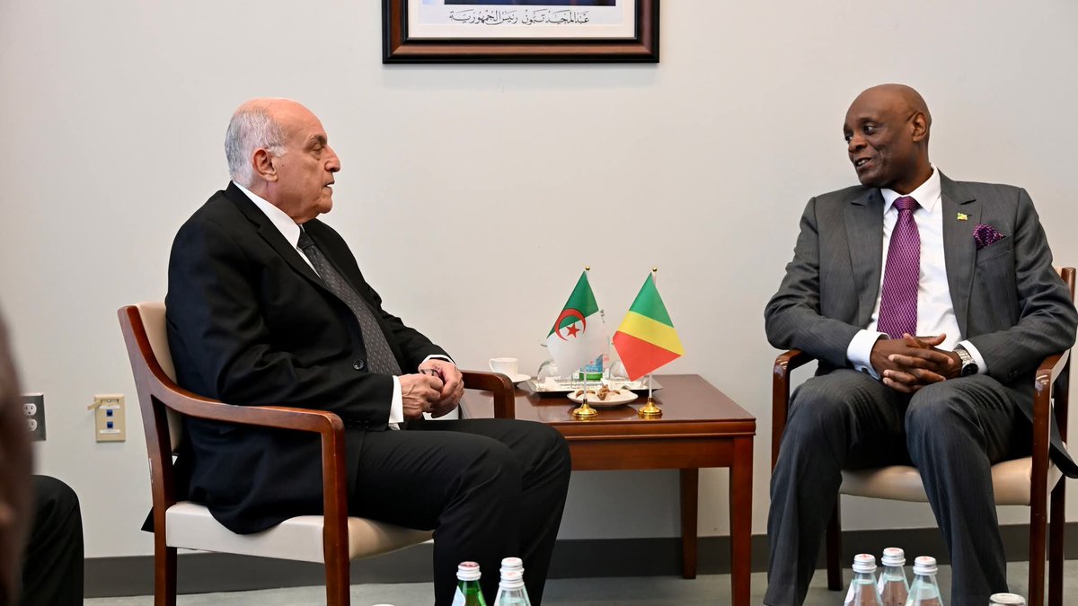 Algeria_MFA's tweet photo. في إطار سلسلة اللقاءات التي يعقدها على هامش أعمال الدورة الحادية والثمانين للجمعية العامة للأمم المتحدة، التقى وزير الدولة، وزير الشؤون الخارج��ة والجالية الوطنية بالخارج والشؤون الأفريقية، السيد @AhmedAttaf_Dz بوزير الخارجية لجمهورية الكونغو، السيد كونستان سيرج بوندا. https://t.co/827n37slWT