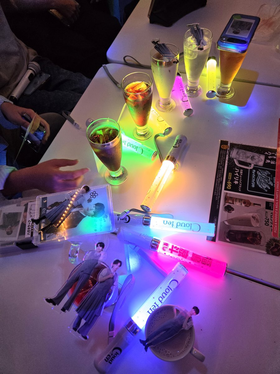 clotenryu's tweet photo. 金曜から日曜にかけて怒涛のCloud tenラッシュ🤩
沢山友達に会えて、メンズ飲み会もできて充実！
公演でも、メンバーから励ましもいただいたので次に行ける日を楽しみ��頑張ります💪💪
すーとくんも木曜から今日までお疲れ様だよ〜😍 https://t.co/vMWMeiPiKv