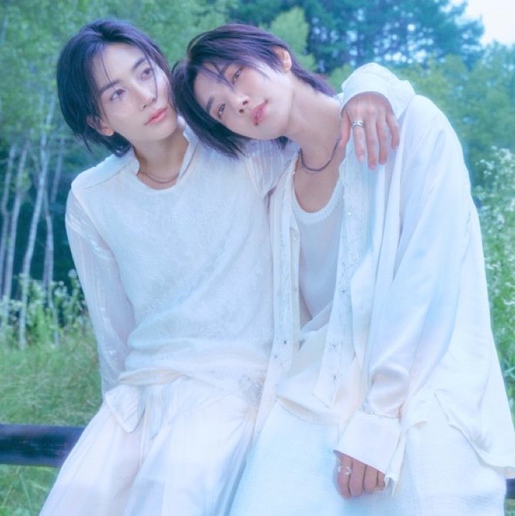 PopBase's tweet photo. JEONGHAN and JOSHUA of SEVENTEEN stun in concept photos to ‘DREAMSCAPE.’ 

Out October 19th. https://t.co/vnzTlTCvym