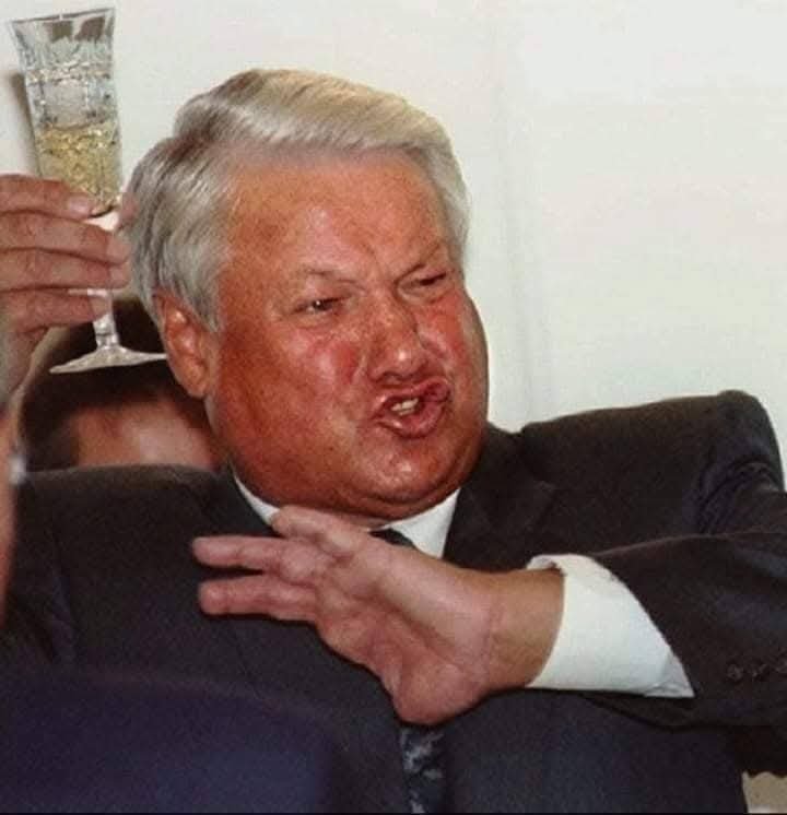 Nv1255's tweet photo. По версии Б.Ельцина, 28 сентября 1989 года на него напали неизвестные, накинули на голову бумажный мешок и затолкали в автомобиль. А спустя несколько минут, по словам ЕБН, его сбросили с моста в Москву-реку. Ельцину удалось выплыть и добраться до ближайшего отделения милиции. https://t.co/RDl6rITSjp