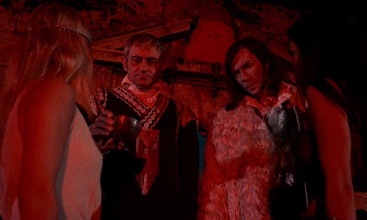 Retrofilmm's tweet photo. The Shiver of the Vampires (1971) dir. Jean Rollin https://t.co/Z6mFOJadNj