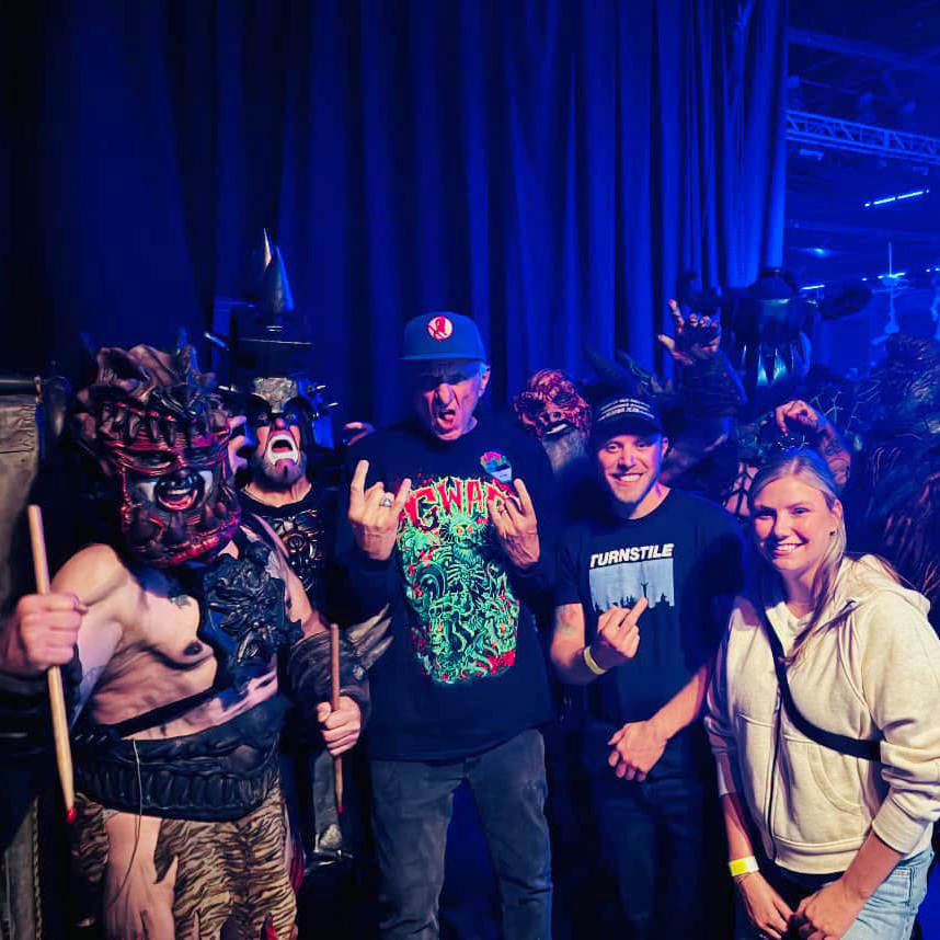 ianchriste's tweet photo. Wholesome family outing to see GWAR w/ TOUCH AND GO coauthor TESCO VEE & brood last wknd ๐ฆ Raise your kiddos healthy w/ stories from TOUCH AND GO and plenty of liquids!
#tescovee #touchandgobook #gwar #hardcorepunk #punktheater #stagecraft #themeatmen https://t.co/dLgtC9QKzA