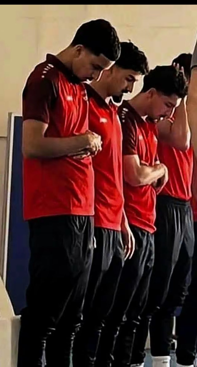 y_8rm's tweet photo. @Is5cb @football_li5 انشي ولي https://t.co/4eaK1ozGfW