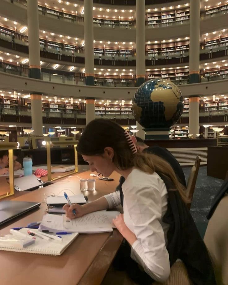 ephhemere's tweet photo. studying at libraries https://t.co/oTGxGXNBl1