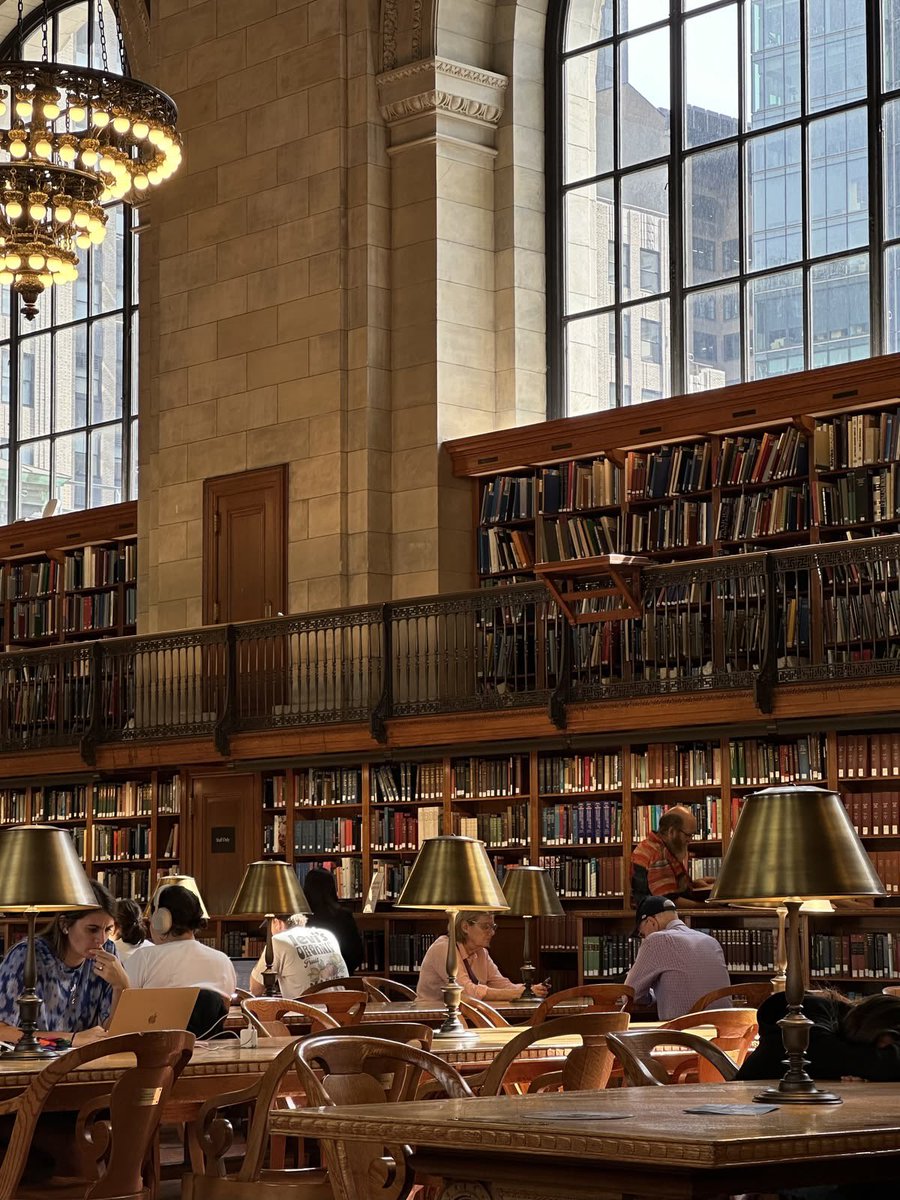 ephhemere's tweet photo. studying at libraries https://t.co/oTGxGXNBl1