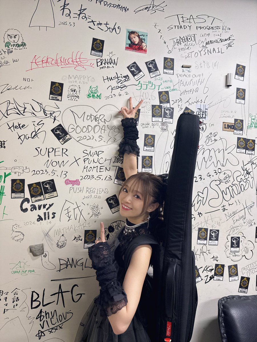 iRis_w_yuki's tweet photo. #友希SHOWツアー 
1人で無事16公演駆け抜けたぞーーー❗️

各ライブハウスでみんなとたくさん思い出作れて嬉しい！！！
30kg近い荷物を運ぶのは相変わらず大変だけどそれも楽しい！！

残すは東京ファイナルバンド編成！！！
めちゃくちゃいいライブになると思うからほんとにしてほしいっ🥰 https://t.co/JGUludXC8i