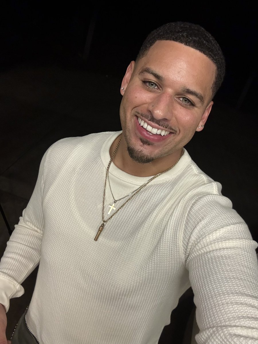 ayotrey93's tweet photo. More than enough for you. https://t.co/3zSsuH6Iip