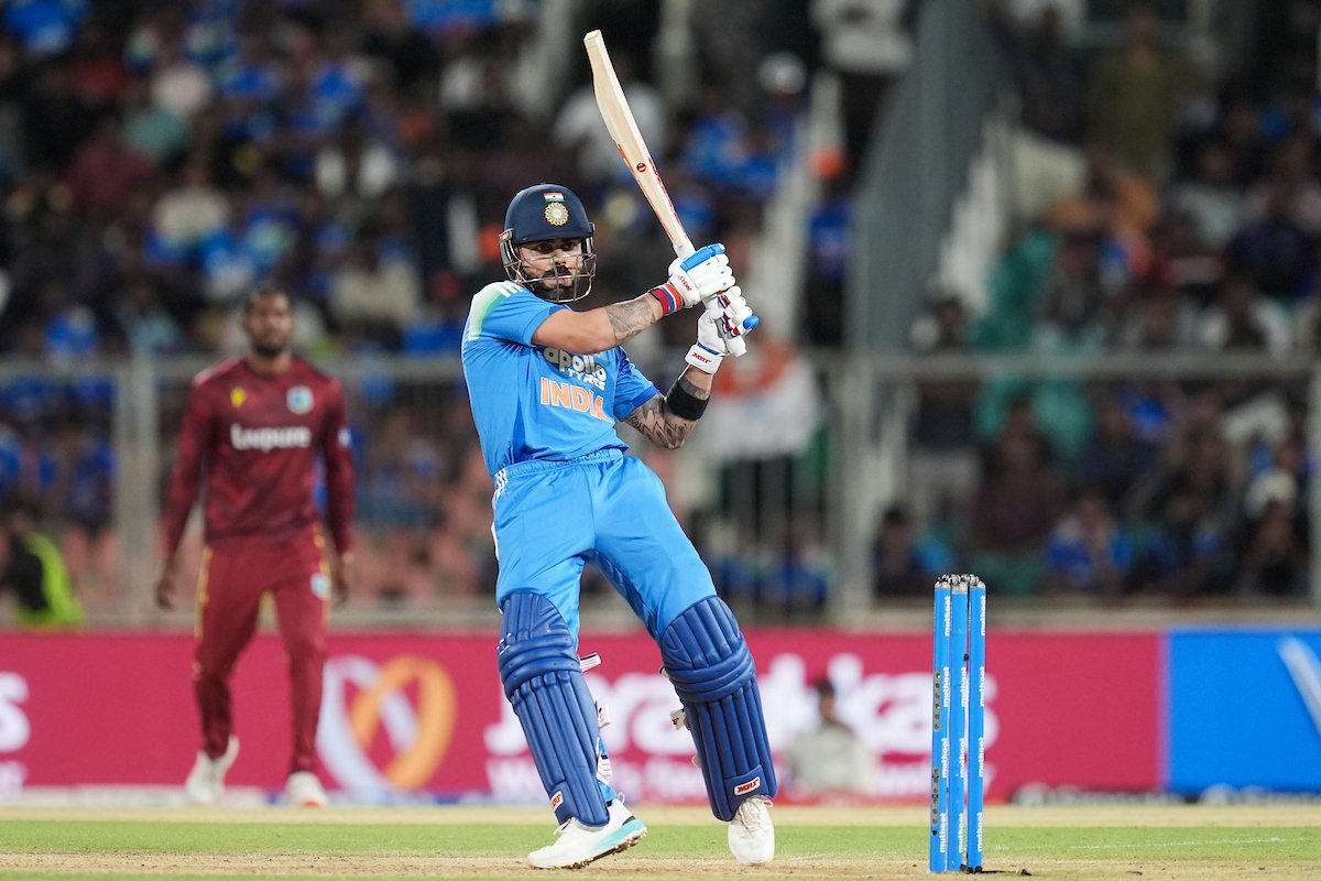 Shebas_10dulkar's tweet photo. Number of Innings taken by Virat Kohli to reach each 1000 runs in ODI

1000 runs -  24 
2000 runs - 29
3000 runs - 22
4000 runs - 18
5000 runs - 21
6000 runs - 22
7000 runs - 25
8000 runs - 14
9000 runs - 19
10000 runs - 11
11000 runs - 17
12000 runs - 20
13000 runs - 25
14000 runs - 20
15000 runs - 16*